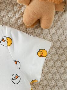 SHEIN Newborn Baby Boy Cartoon Graphic Contrast Binding Romper - White - View 4