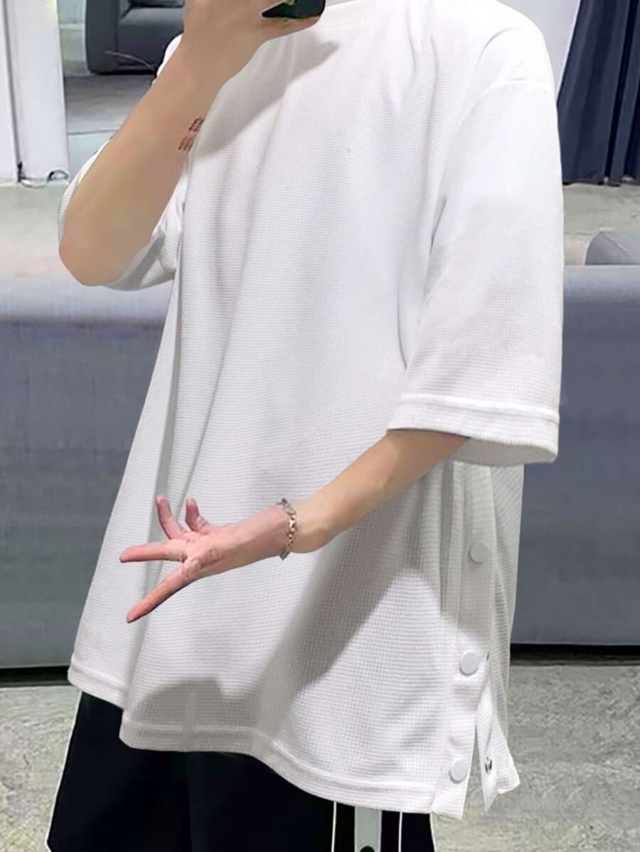 Manfinity Hypemode Loose Fit Men's T-Shirt With Letter Graphic And Button Side Detail - White - View 1