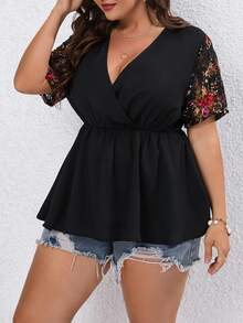 SHEIN LUNE Plus Floral Print Surplice Neck Peplum Blouse - Black - View 5