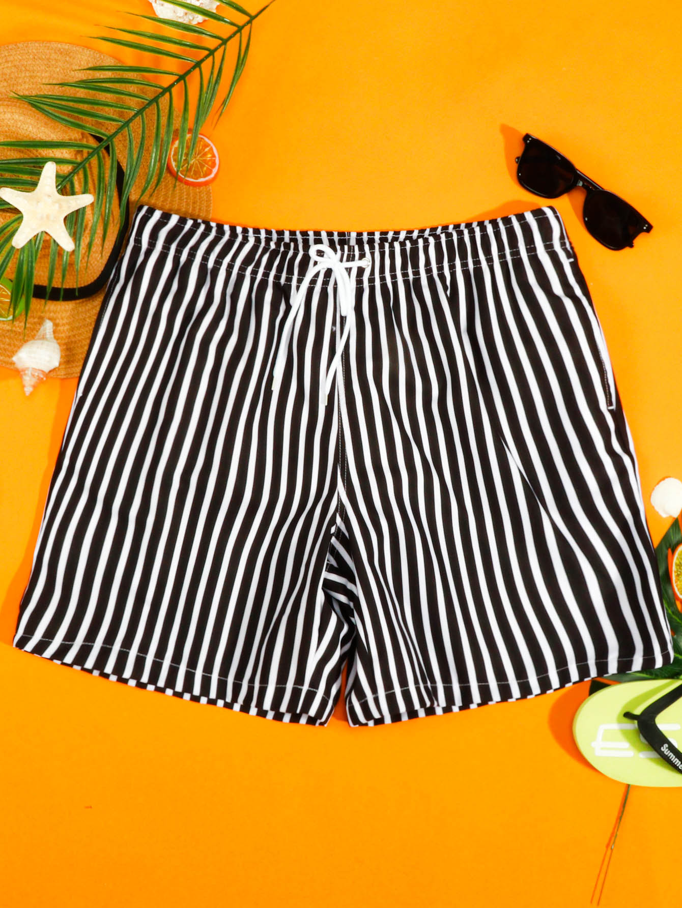 Manfinity Hombres Shorts de natación de rayas de cintura con cordón - Blanco y Negro - Ver 1