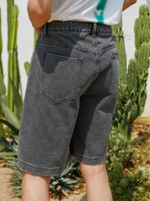 Manfinity EMRG 男士寬鬆版型百慕達丹寧短褲,帶有字母圖案