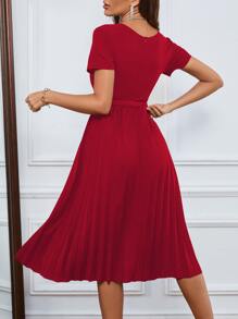 SHEIN Clasi Contrast Trim Pleated Hem Buckle Belted Dress - Red - View 2