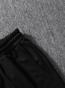 Manfinity EMRG Loose Fit Men's Heart & Slogan Graphic Printed Elastic Waist Shorts - Black - View 5