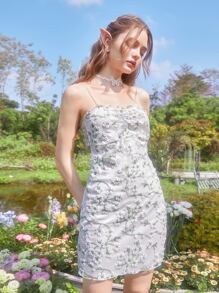 ROMWE 花卉刺繡褶邊吊帶洋裝 - 白色 - 查看 4