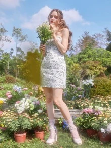 ROMWE 花卉刺繡褶邊吊帶洋裝 - 白色 - 查看 7