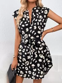 SHEIN Privé 滿版印花缺口領繫腰帶連衣裙