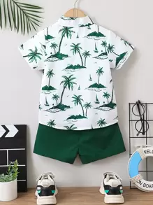 SHEIN Conjunto de camisa y pantalones cortos informales para vacaciones con estampado tropical para niño joven con cuello vuelto y manga normal para el verano - Multicolor - Ver 2