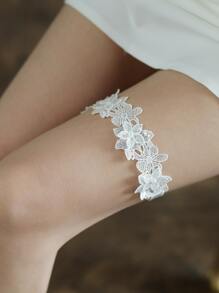 1件蕾丝花朵新娘吊袜带腿带，婚礼派对配饰（适合大腿周长：42-66厘米） - 白色 - 查看 3