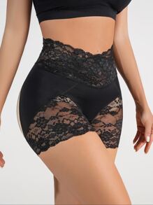 蕾絲拼接高腰短褲
