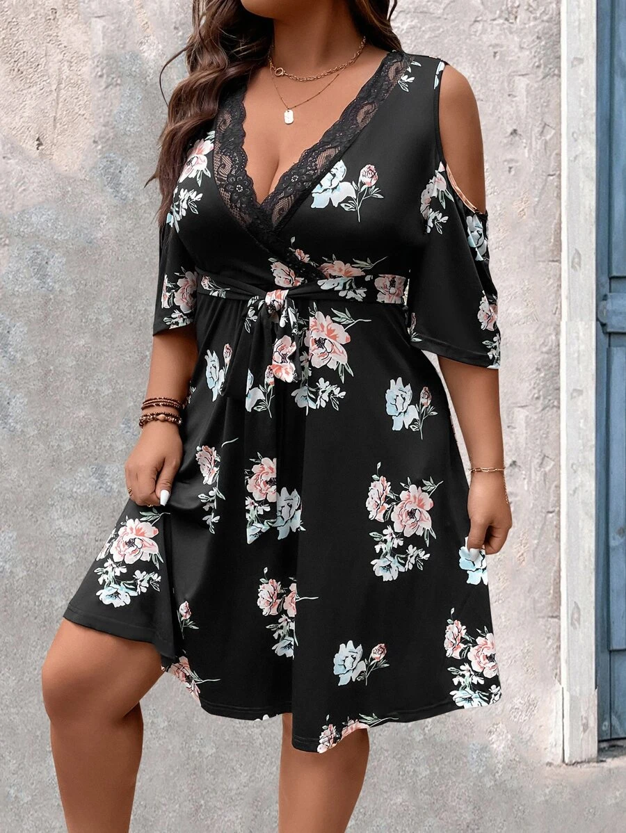 SHEIN Clasi 大碼印花挖肩蕾絲邊連衣裙 - 黑色 - 查看 1