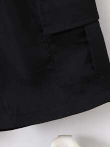 SHEIN 小男童字母補丁細節翻蓋口袋工裝短褲