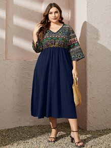Al Najma Plus Geo Print V Neck Dress - Navy Blue - View 5