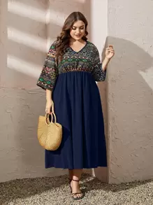 Al Najma Plus Geo Print V Neck Dress - Navy Blue - View 6