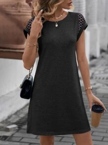 SHEIN LUNE Vestido estilo camiseta con encaje en contraste - Negro - Ver 5