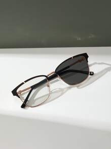 Gafas de sol con lentes fotocromáticos con montura de ojo de gato - El accesorio de viaje perfecto para mujeres. Gafas de sol vintage, gafas de sol para playa, accesorios de playa con lazo para mujeres, gafas de sol, gafas de sol, básicos de moda que combinan con suéter, jeans, pantalones de chándal, sudadera con capucha, chaqueta, vestido y camisa de manga larga. - Negro - Ver 2