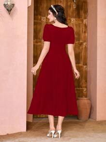 Mulvari Đầm xòe tay bồng cổ vuông màu đỏ tía cài nút phía trước - Màu Đỏ Sâu - Xem 2