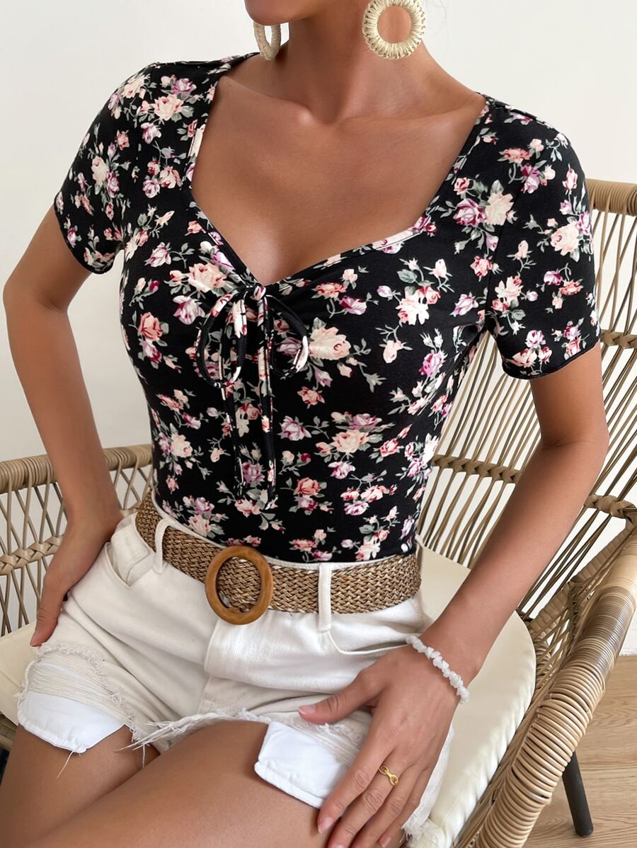 SHEIN VCAY Áo thun nữ Thắt nơ trước Hoa Tất cả trên in Giải trí - Nhiều màu - Xem 1