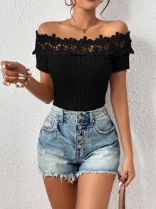 SHEIN Privé 一字肩凸花蕾絲貼花T恤 - 黑色 - 查看 3