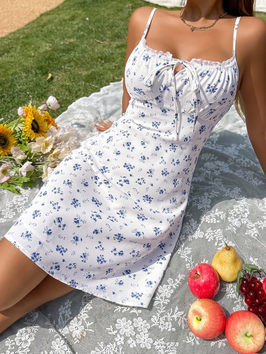 Breezaya 碎花前繫帶吊帶連衣裙 - 白色 - 查看 1