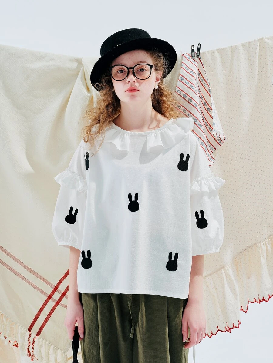 Blusa con estampado de conejo ribete con fruncido de manga farol - Blanco - Ver 1