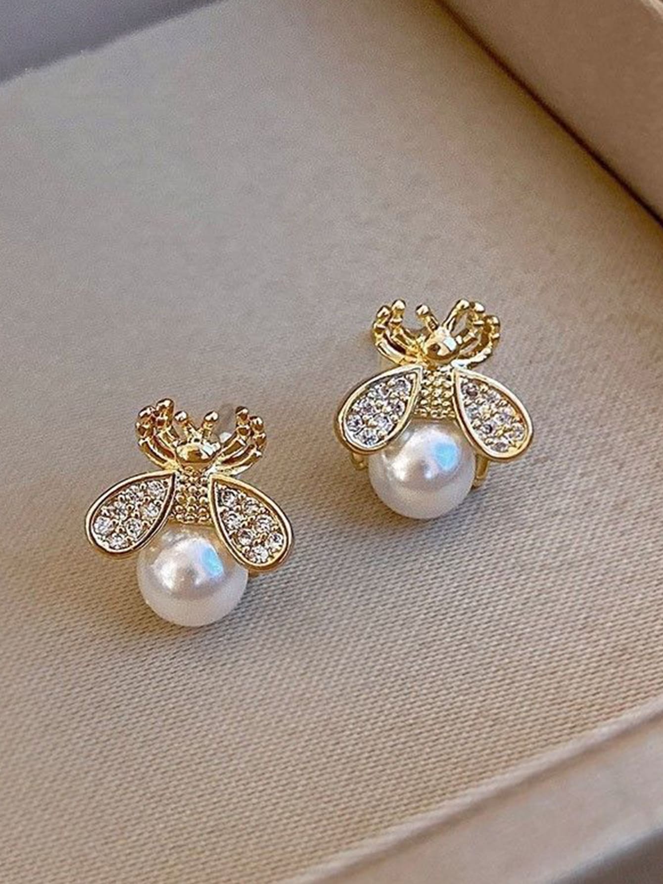 蜜蜂與人造珍珠裝飾的耳針 - 金黃色 - 查看 1