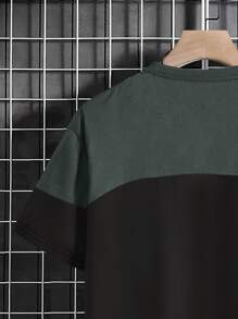 Manfinity Men Plus Letter Graphic Two Tone Tee - Black - View 3