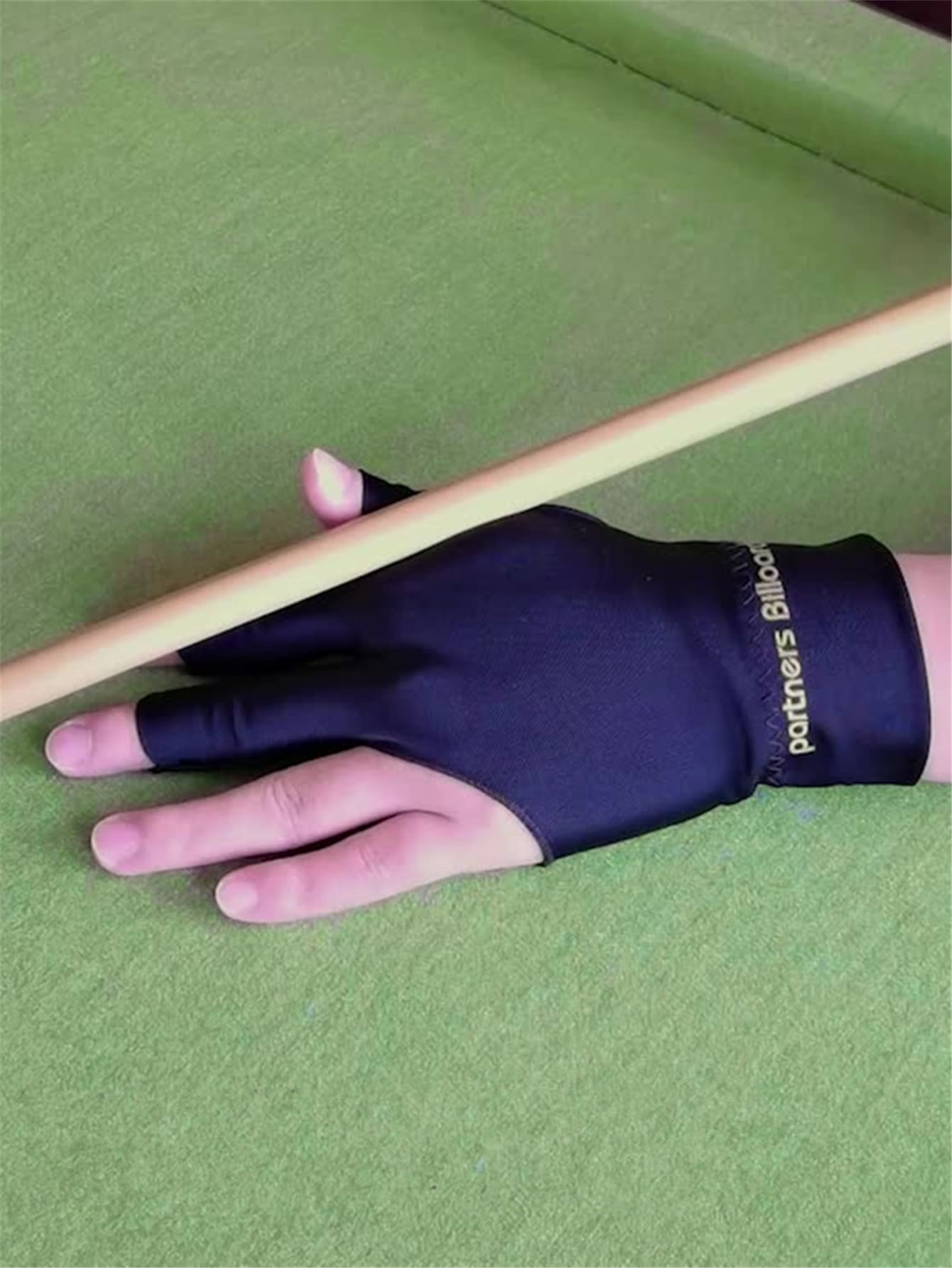 1pc Letter Graphic Left Hand Half Finger Billiard Gloves - Black - View 1