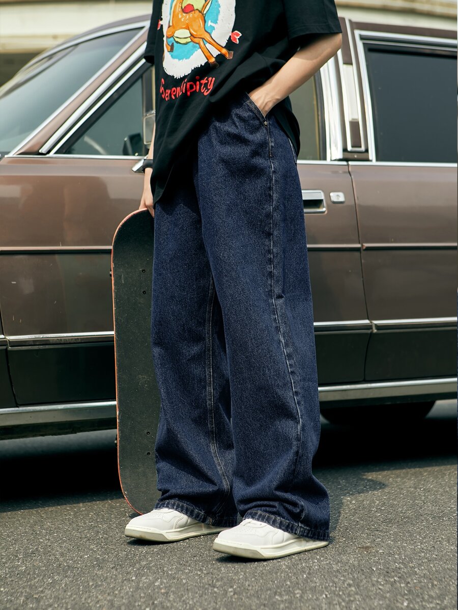 INFLATION Hombres Jeans con bolsillo oblicuo de pierna ancha - Azul lavado oscuro - Ver 1