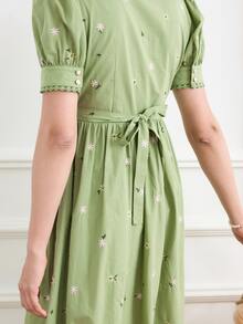 Simple Retro Đầm Nút Tương phản ren Thêu Sò điệp Buộc lại Họa tiết hoa Giải trí - Màu xanh Bạc hà - Xem 5