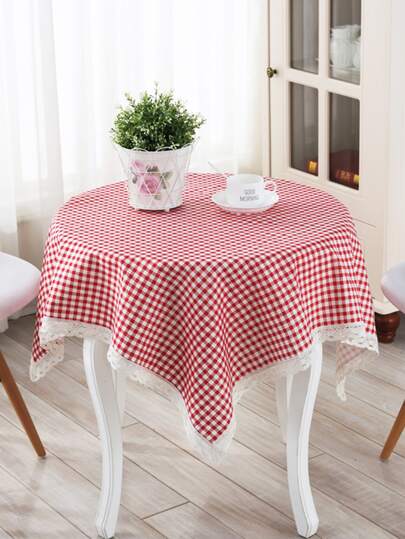 مفرش مائدة كاروهات جينغهام بأطراف دانتيل
