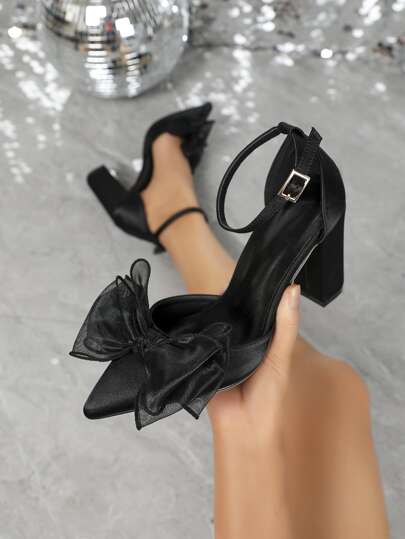 女士尖头蝴蝶结黑色超高跟粗跟鞋，可调节裸带镂空连衣裙鞋，时尚优雅百搭可爱迷人，适合派对、办公室、约会、婚礼、教堂、室内外街头等各种场合，春夏皆宜，优雅