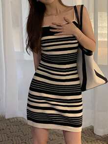 Vestido de punto de tirantes con patrón de rayas - Negro - Ver 3