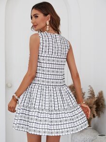 SHEIN VCAY Vestido smock con estampado geométrico de cuello con cordón bajo con fruncido - Blanco y Negro - Ver 2
