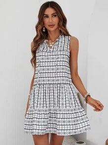 SHEIN VCAY Vestido smock con estampado geométrico de cuello con cordón bajo con fruncido - Blanco y Negro - Ver 4