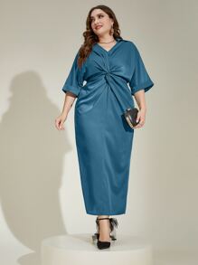 Modelyn 大碼前扭結蝙蝠袖緞面洋裝 - 霧霾藍 - 查看 1