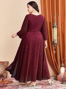 Modelyn Vestido con manga de campana, busto fruncido y malla de contraste en color borgoña rojo - Burdeos - Ver 2