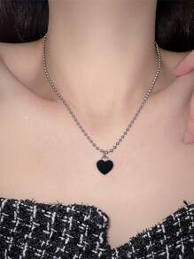 Collar con accesorio de corazón - Negro - Ver 2