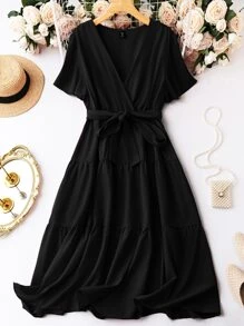 SHEIN LUNE 大碼交疊領荷葉邊繫腰帶連衣裙 - 黑色 - 查看 1