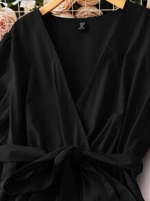 SHEIN LUNE 大碼交疊領荷葉邊繫腰帶連衣裙 - 黑色 - 查看 5