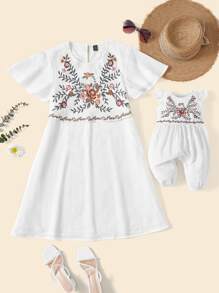 SHEIN Baby 1pc Floral Embroidery Ruffle Trim Jumpsuit - White - View 3