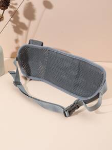 字母圖案腰包耳機洞細節