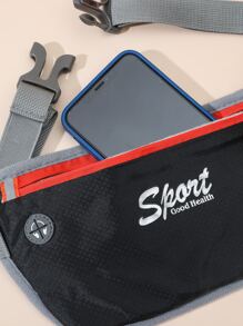 字母圖案腰包耳機洞細節