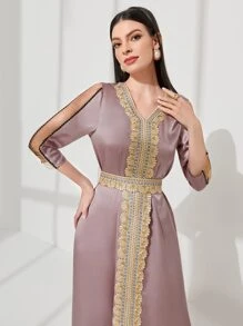 Al Najma 鏈條拼接袖貼花前繫腰帶連衣裙 - 藕粉色 - 查看 4