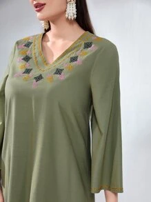 Modelyn 花卉刺繡鐘形袖連衣裙 - 軍綠色 - 查看 7