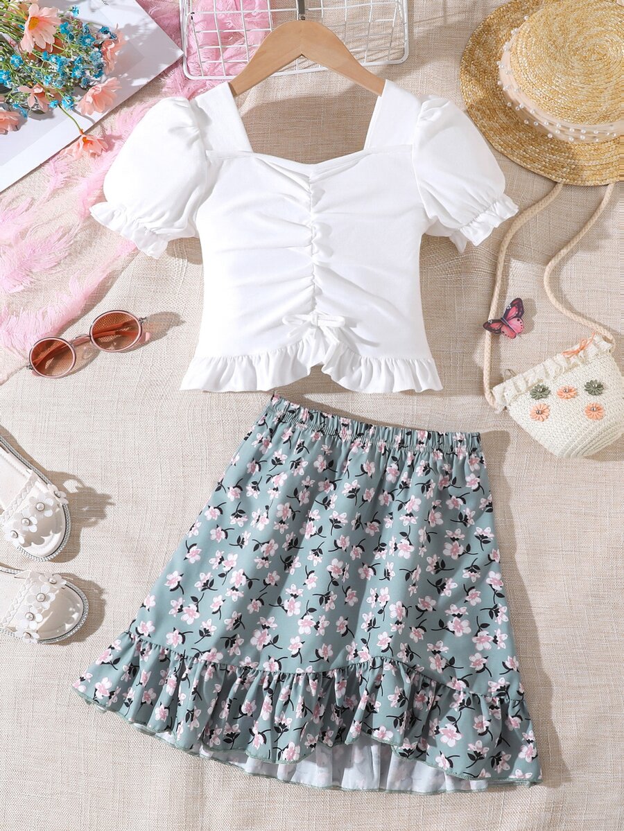 女孩前收褶泡泡袖上衣和印花荷葉邊半身裙