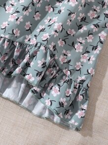 女孩前收褶泡泡袖上衣和印花荷葉邊半身裙