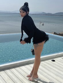 女士大胆前卫性感镂空上衣毛绒长袖上衣和迷你毛绒短裤两件套