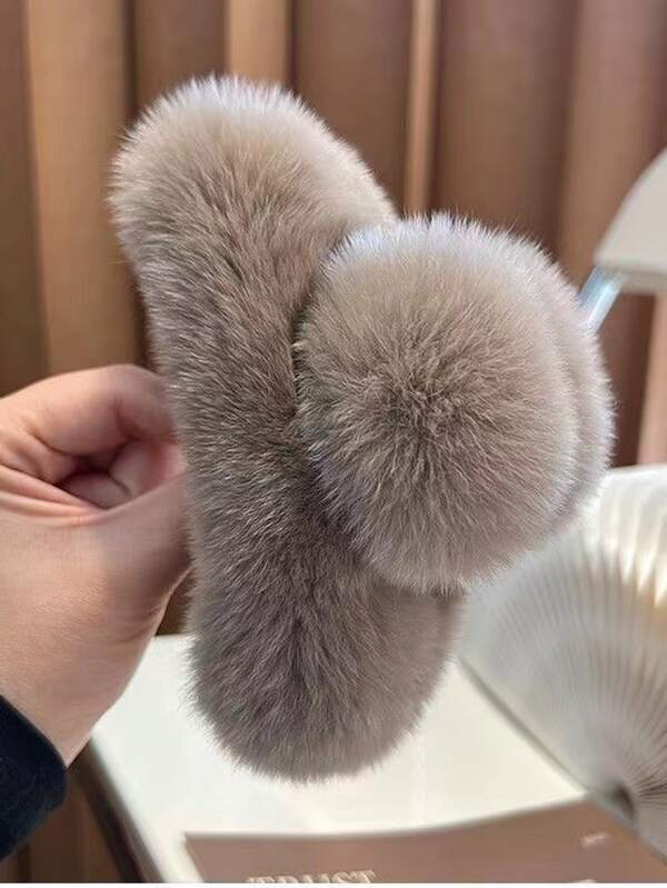 Pom Pom Decor Fluffy Hair Claw Fall Winter Hair Clip Claw Clip Hair Accessories For Women For Vacation Outfits Woman