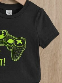 SHEIN Baby Jungen T-Shirt mit Gamepad und Slogan Grafik & Shorts