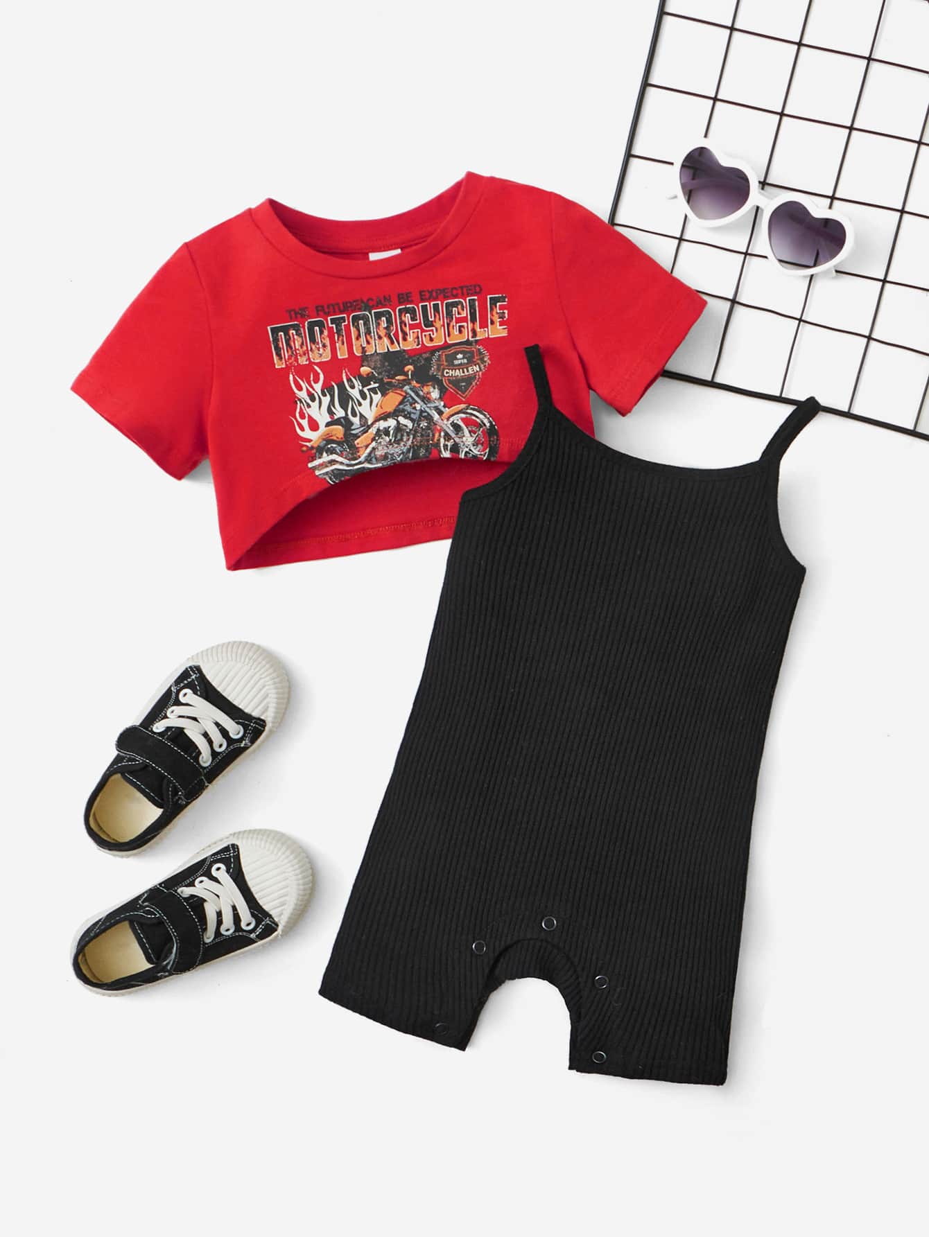 SHEIN Baby Cami Romper & Letter & Motorcycle Print Tee - Red - View 1